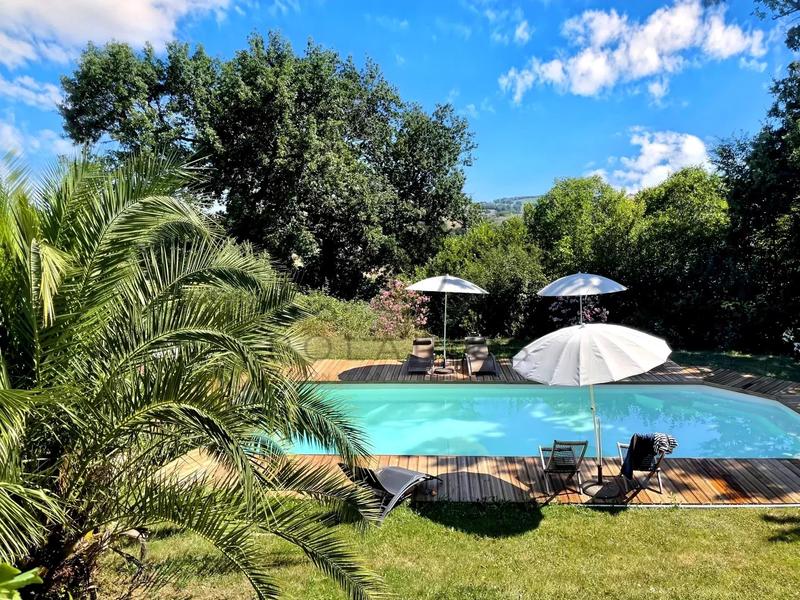 Villa - 253 m² - 8 pièces