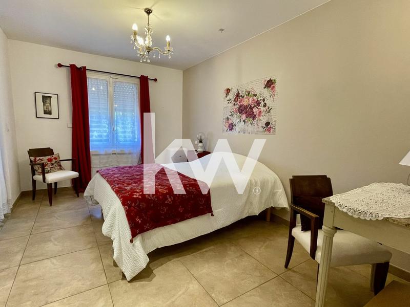 Maison - 210 m² - 7 pièces