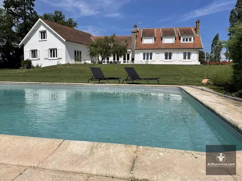 Maison - 318 m² - 11 pièces