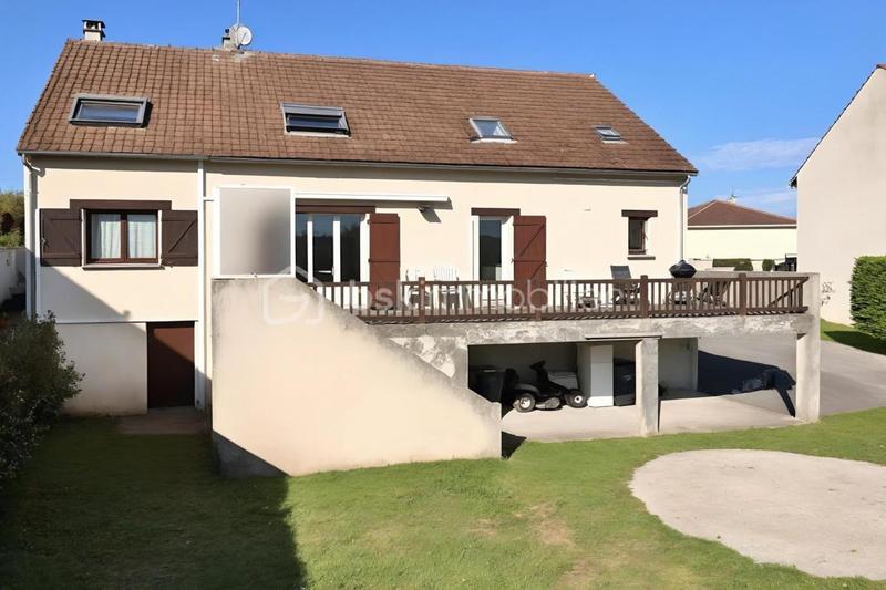 Maison - 161 m² - 8 pièces