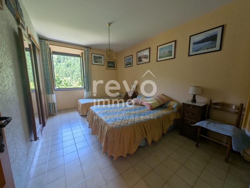 Maison - 180 m² - 7 pièces