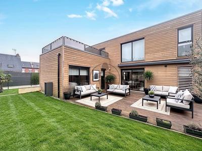 Maison - 180 m² - 7 pièces