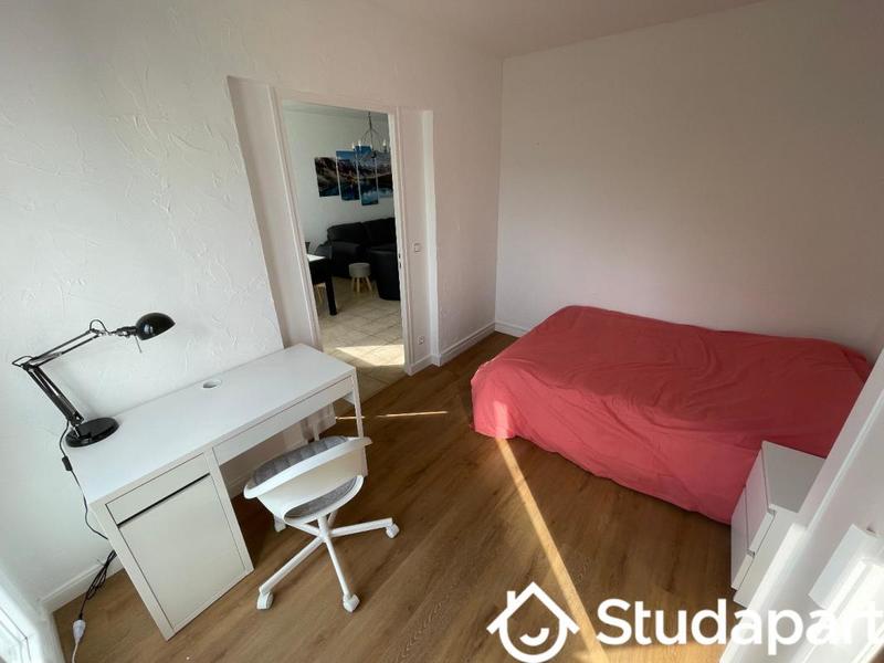 Chambre - 10 m² - 1 pièce