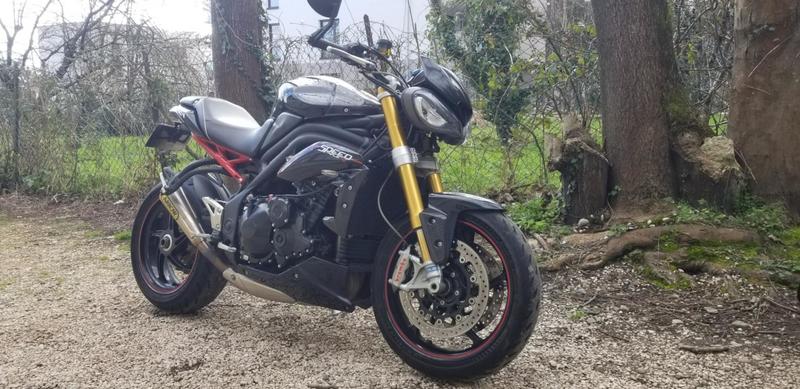 Triumph Speed triple r 1050 triumph Noir