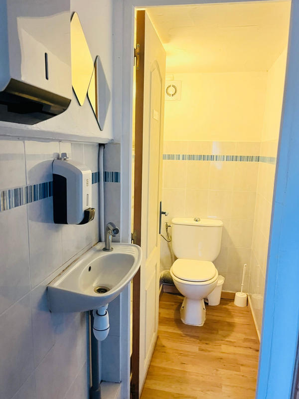 Local commercial - 84 m² - 2 pièces