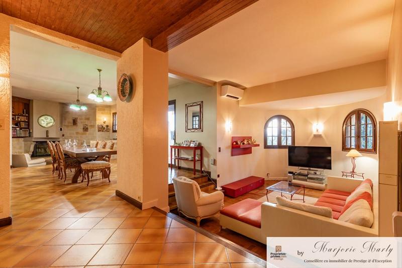 Maison - 223 m² - 6 pièces