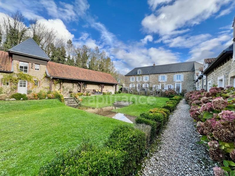 Propriété - 669 m² - 9 pièces