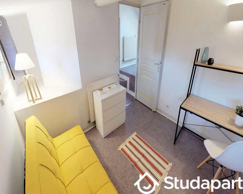Chambre - 70 m² - 1 pièce