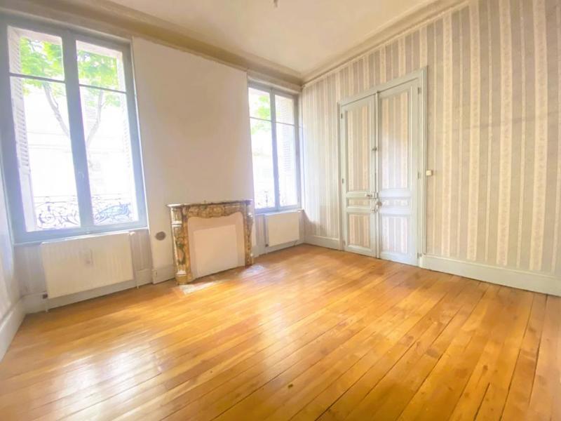 Maison - 215 m² - 11 pièces