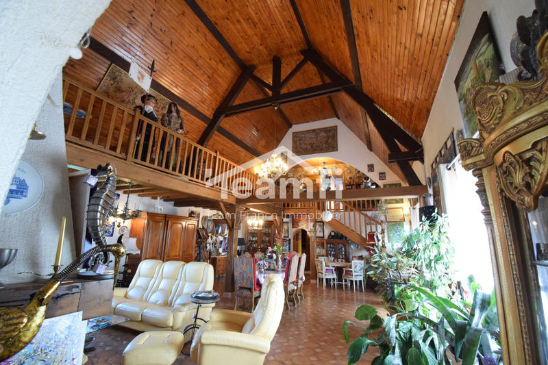 Maison - 310 m² - 10 pièces