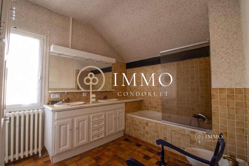 Maison - 90 m² - 5 pièces