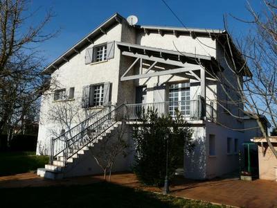 Villa - 201 m² - 9 pièces