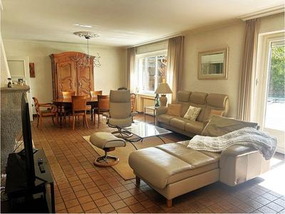 Demeure - 239 m² - 8 pièces