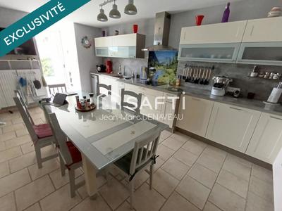 Maison - 220 m² - 8 pièces