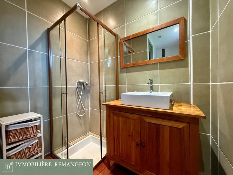 Propriété - 255 m² - 9 pièces