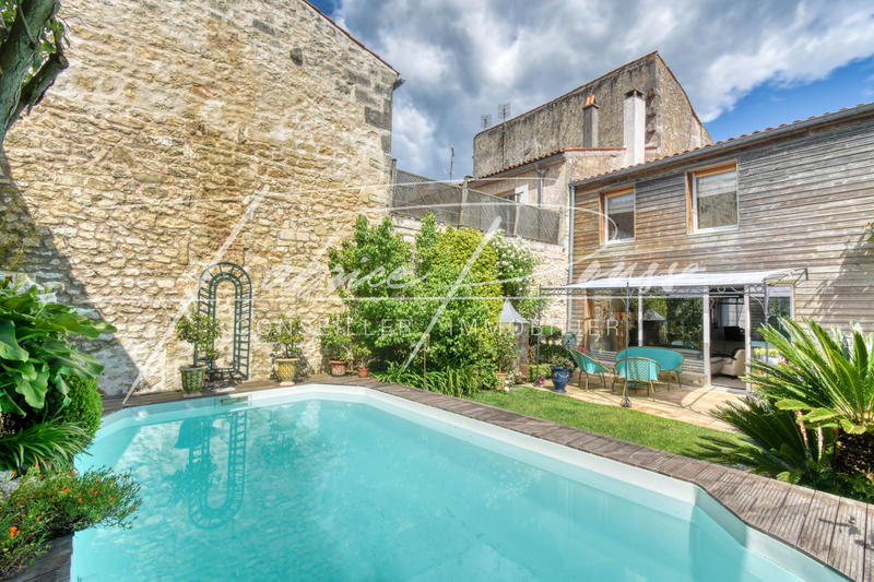 Maison - 203 m² - 7 pièces