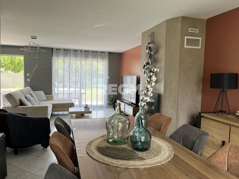 Maison - 215 m² - 8 pièces