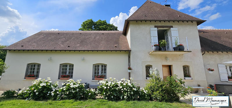 Villa - 438 m² - 11 pièces