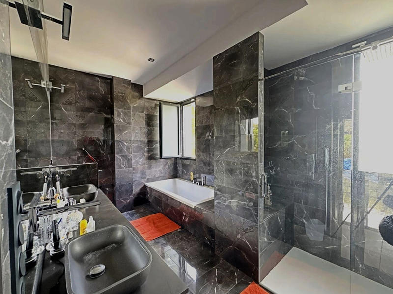 Maison - 260 m² - 5 pièces