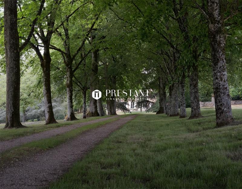 Château - 721 m² - 20 pièces