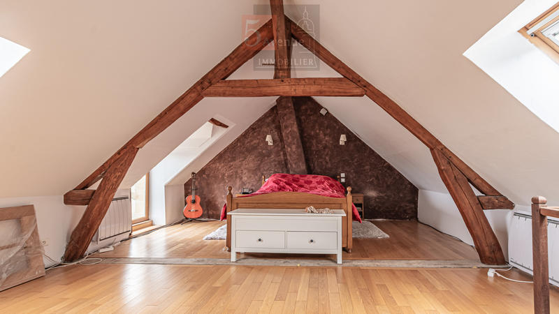 Maison - 236 m² - 7 pièces