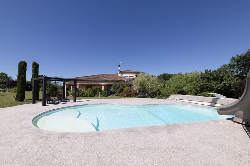 Maison - 397 m² - 8 pièces