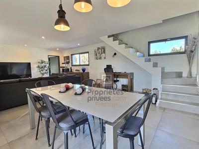 Maison - 140 m² - 6 pièces