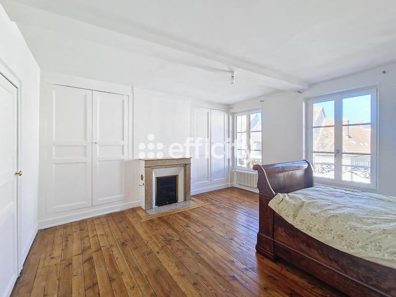 Maison - 220 m² - 8 pièces