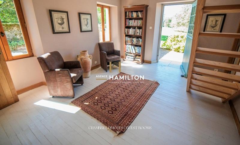 Maison - 245 m² - 9 pièces