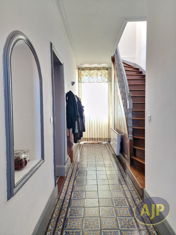 Maison - 283 m² - 11 pièces