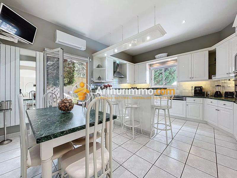 Maison - 205 m² - 7 pièces