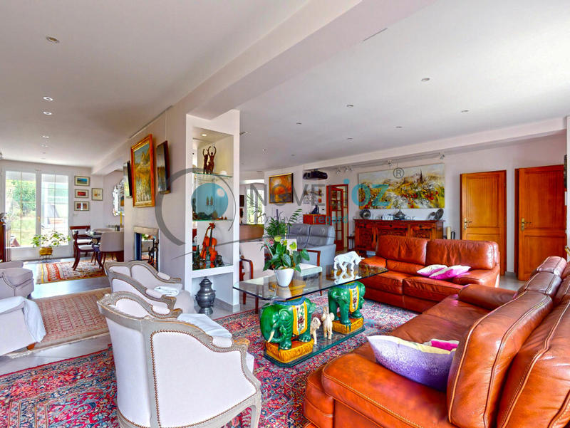 Maison - 291 m² - 9 pièces