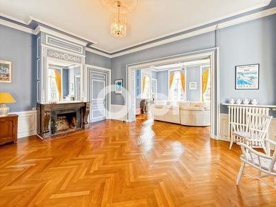 Maison de campagne - 625 m² - 21 pièces