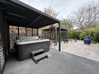 Maison traditionnelle - 207 m² - 6 pièces