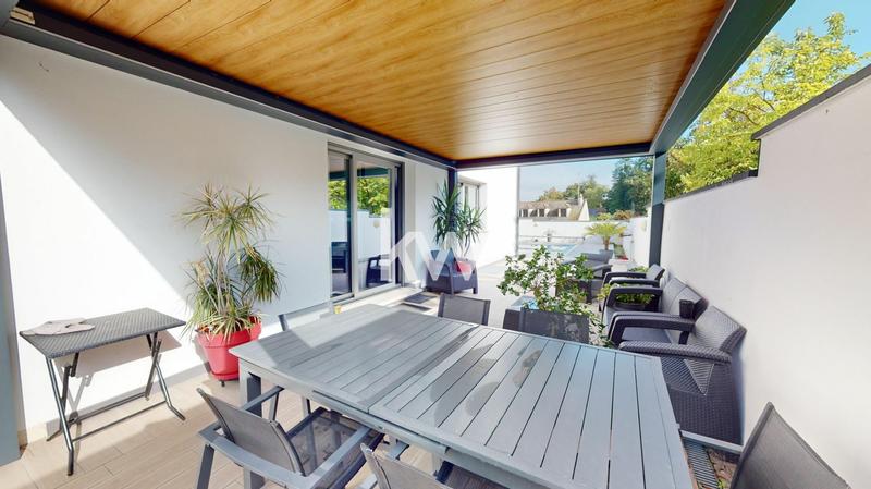 Maison - 309 m² - 10 pièces