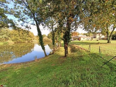 Maison - 530 m² - 8 pièces