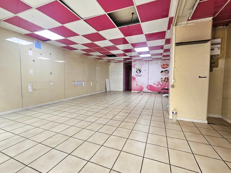 Magasins - 76 m²