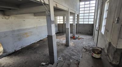 Local commercial - 180 m² - 1 pièce