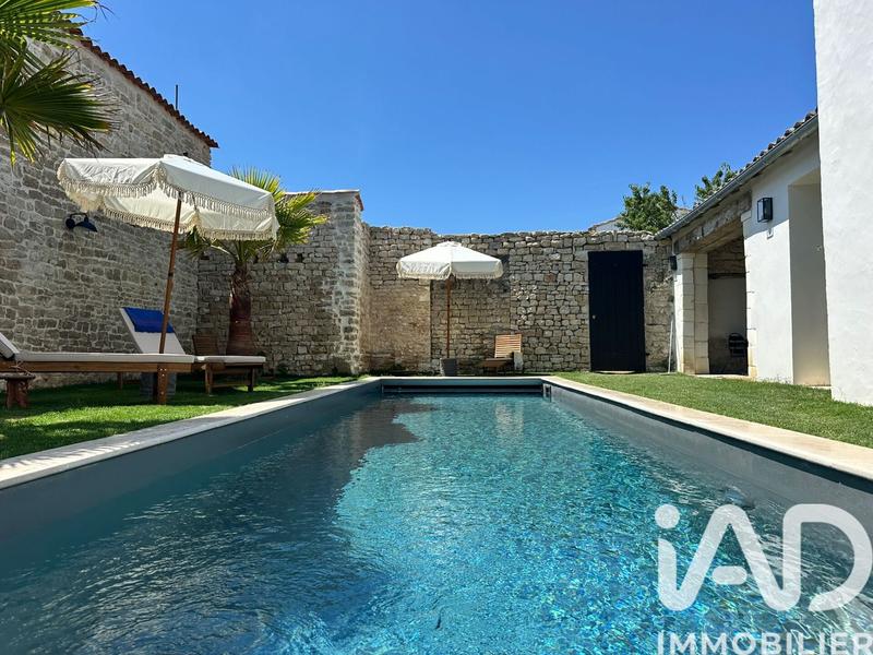 Maison - 230 m² - 7 pièces