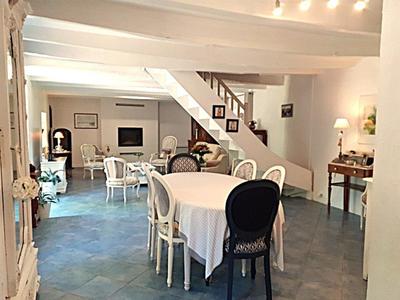 Maison - 350 m² - 11 pièces