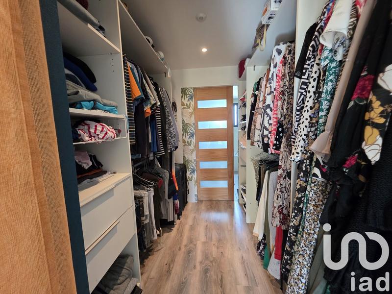 Maison - 234 m² - 8 pièces