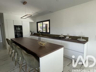 Maison - 243 m² - 7 pièces