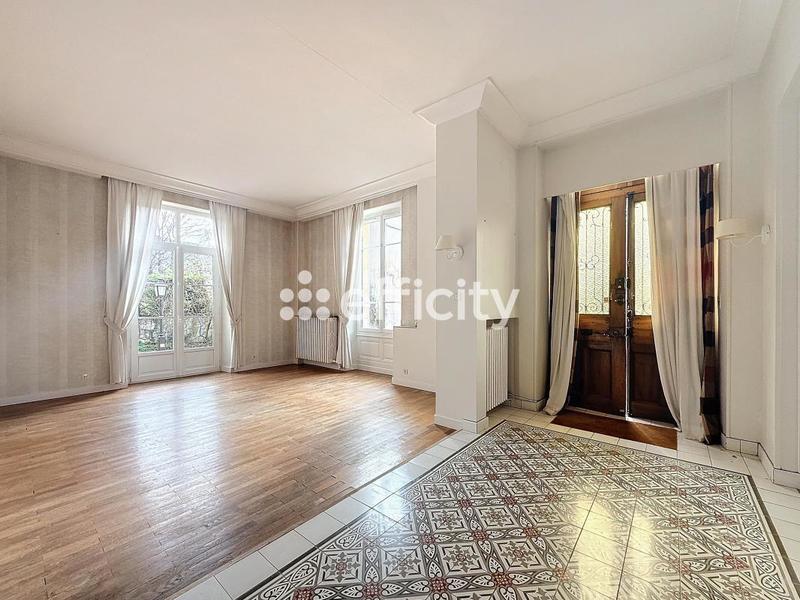 Maison bourgeoise - 278 m² - 10 pièces