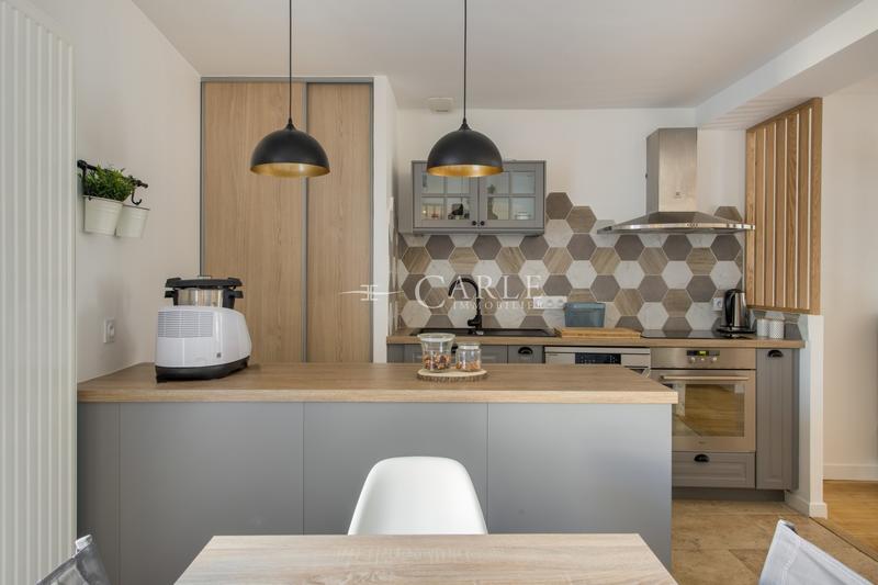 Maison - 201 m² - 7 pièces