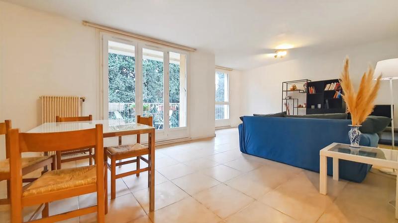 Appartement - 90 m² - 5 pièces
