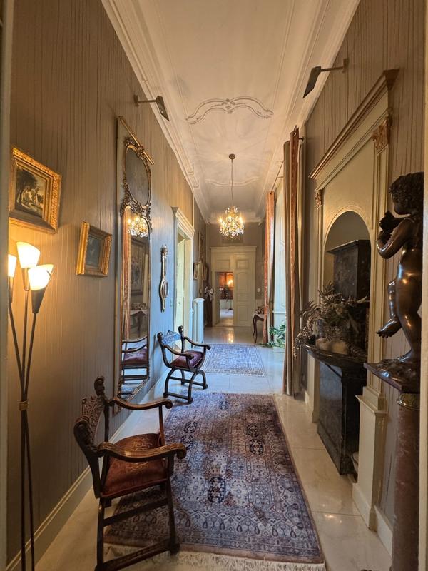 Maison de ville - 543 m² - 12 pièces