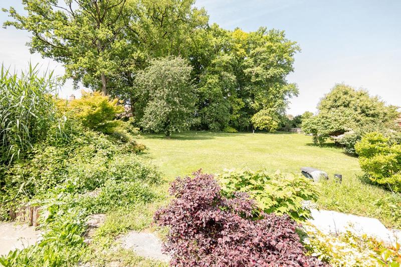 Maison - 407 m² - 11 pièces