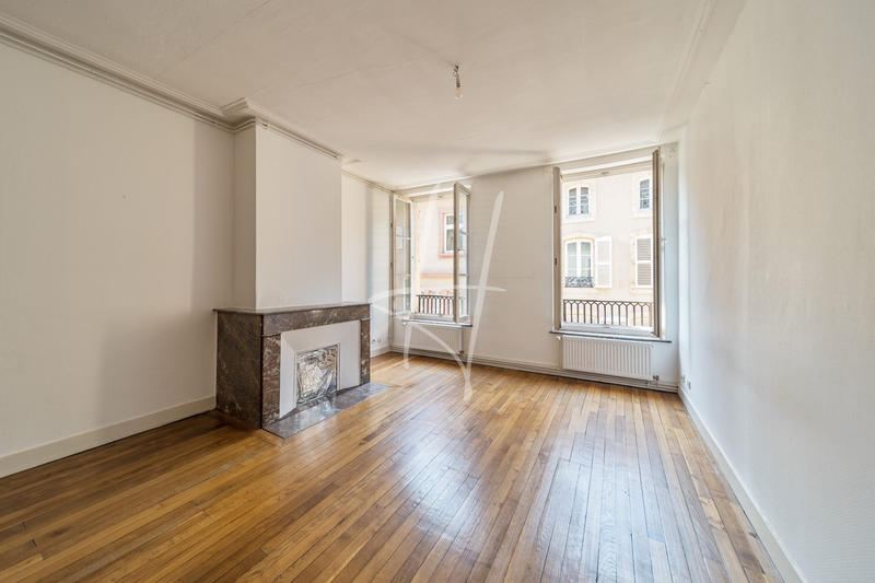 Appartement - 90 m² - 4 pièces