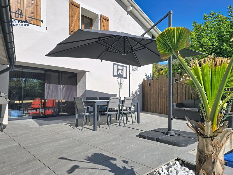 Villa - 258 m² - 9 pièces