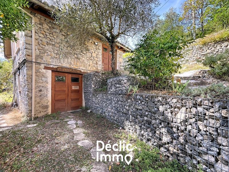 Maison - 440 m² - 16 pièces